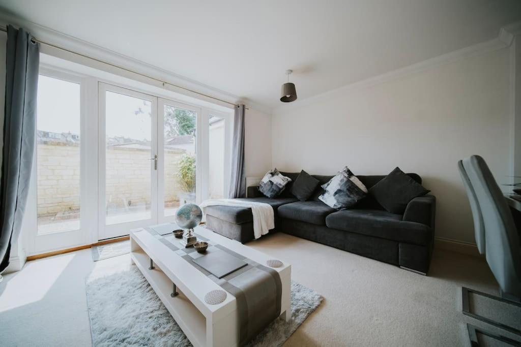 Linen Cottage- Parking, Leds, 4K Tvs, 5G Wifi And More! Bath Bagian luar foto