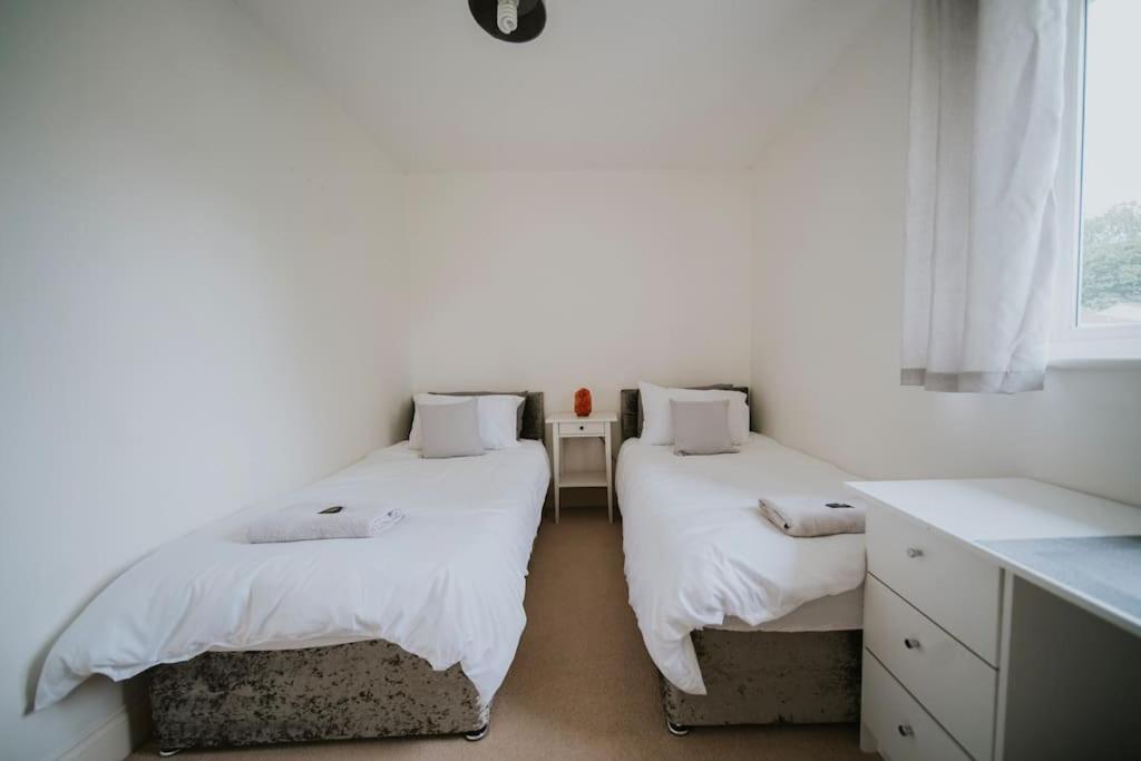 Linen Cottage- Parking, Leds, 4K Tvs, 5G Wifi And More! Bath Bagian luar foto