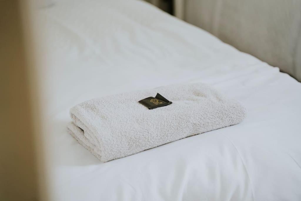 Linen Cottage- Parking, Leds, 4K Tvs, 5G Wifi And More! Bath Bagian luar foto