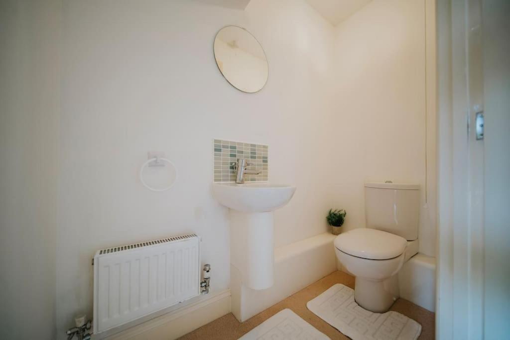 Linen Cottage- Parking, Leds, 4K Tvs, 5G Wifi And More! Bath Bagian luar foto